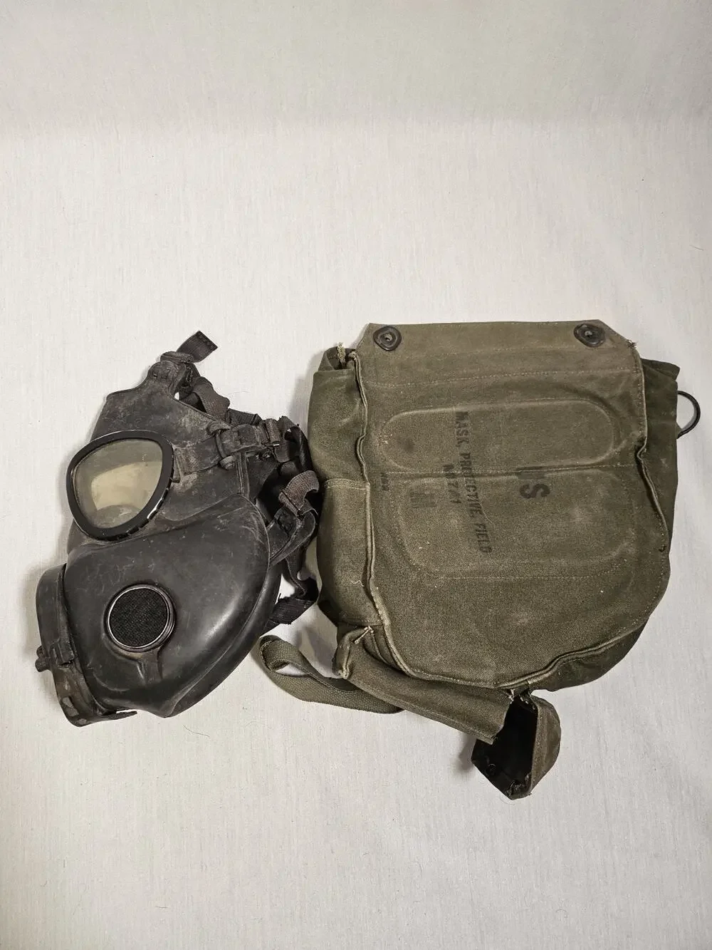 US Gas Mask M17 A1 LARGE Mask With Original Nylon Carry Bag